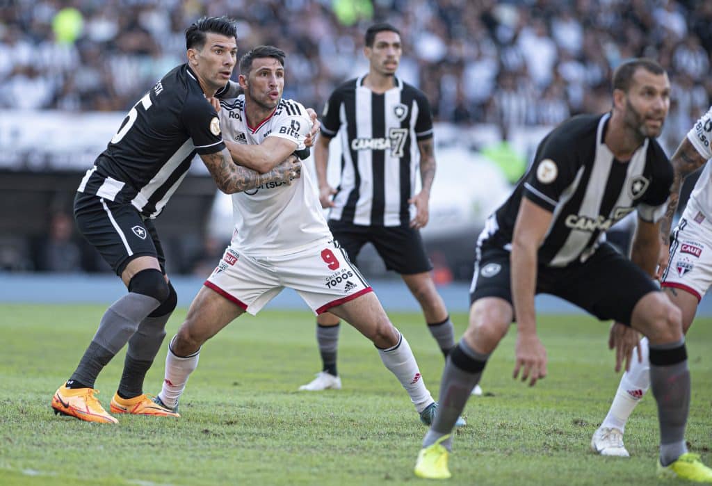 Bahia tenta contratação de zagueiro do Botafogo