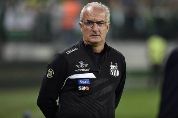 Torcedores do Santos pedem volta de Dorival Júnior