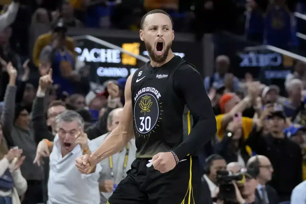 Curry marca 47 pontos e comanda vitória dos Warriors na NBA - Jogada -  Diário do Nordeste