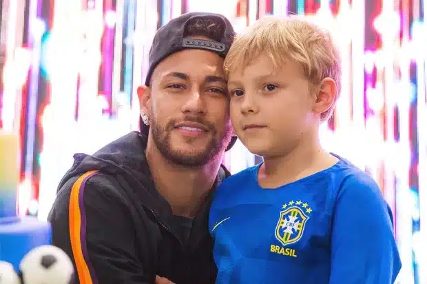 NEYMAR SERÁ PAPAI? Jornalista afirma que família do jogador da seleção está crescendo