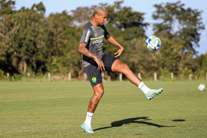 Deyverson em treino antes do jogo do Cuiabá ao vivo