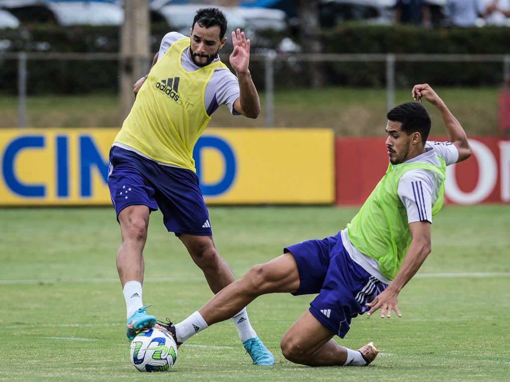 Rivaldo comenta ‘novo Cruzeiro’ com Henrique Dourado: “Trará problemas para as zagas”
