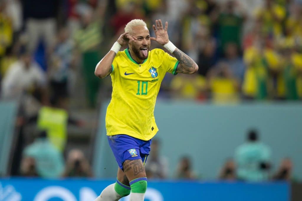 Fãs apostam que namorada de camisa 10 brasileiro está grávida