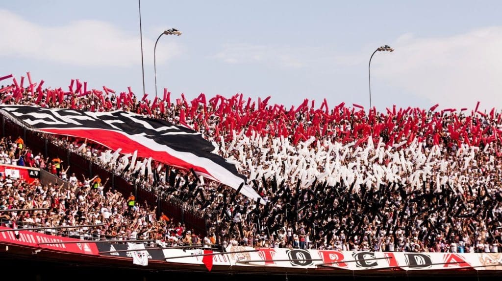 Torcida organizada pede demissão de Rogério Ceni 