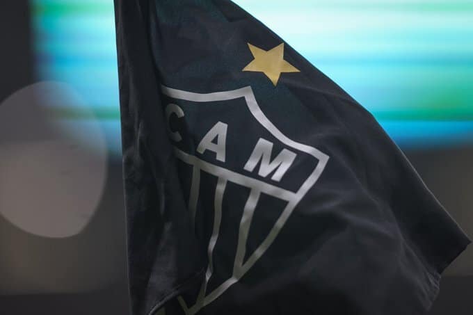 ESTÃO DOANDO? Torcida do Atlético-MG detona venda de jogador para o Flamengo
