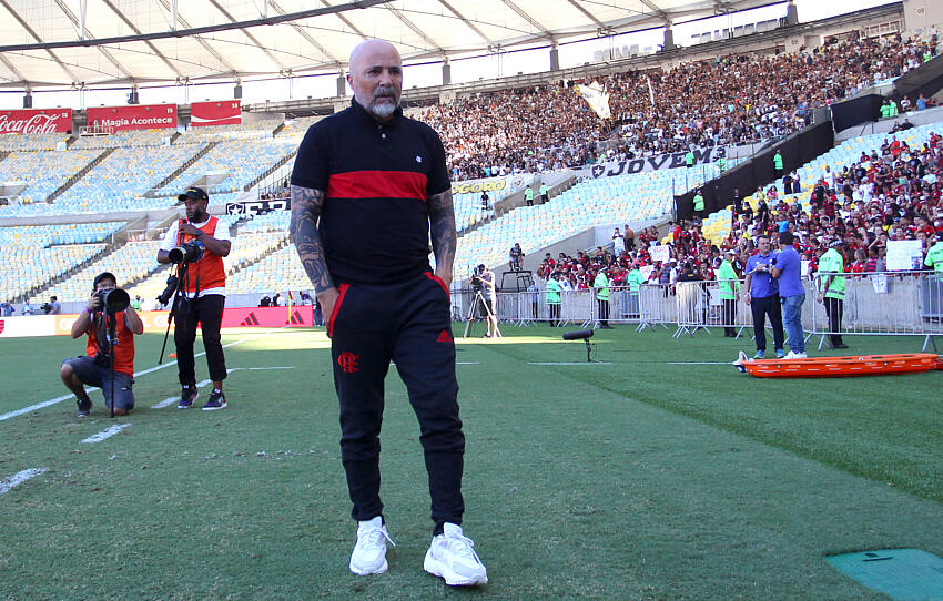 Sampaoli critica situação de gramados no Brasil