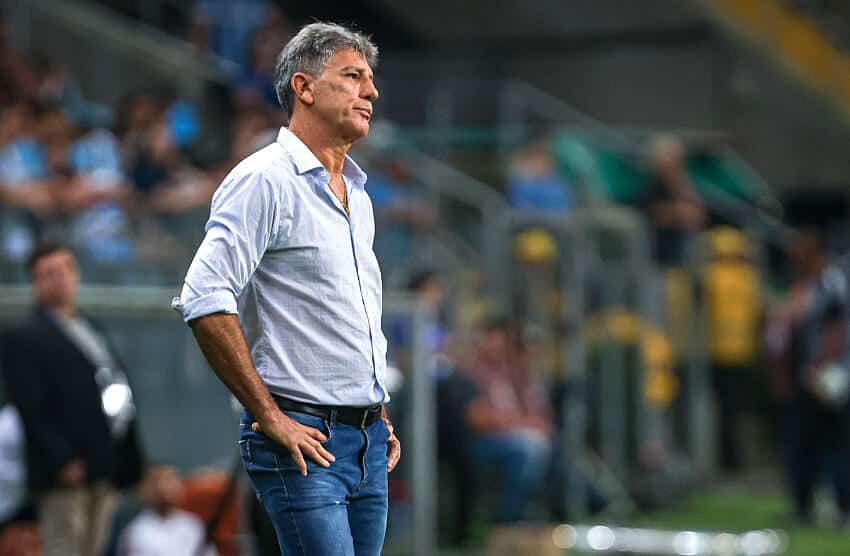 “Não viajou. Ta fora”, Grêmio tem desfalque de última hora e preocupa Renato