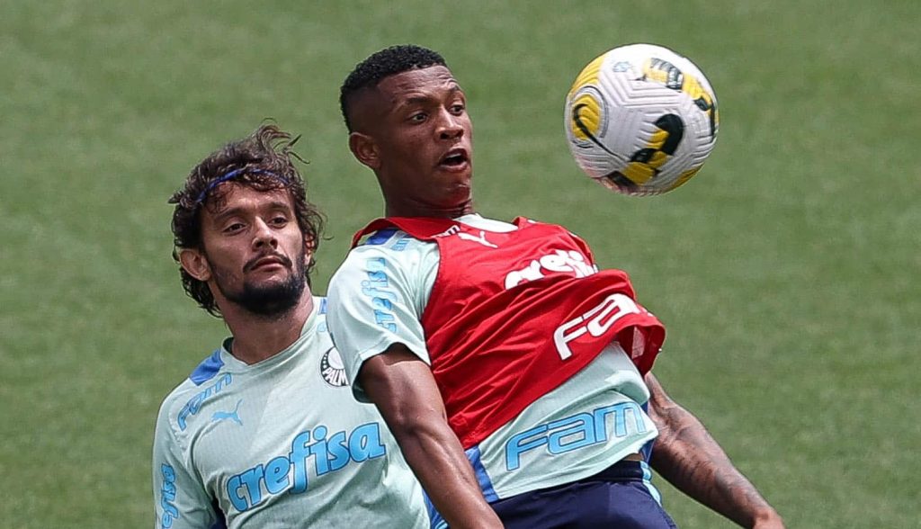 Nottingham Forest toma decisão sobre Gustavo Scarpa e Danilo e bomba chega à torcida do Palmeiras