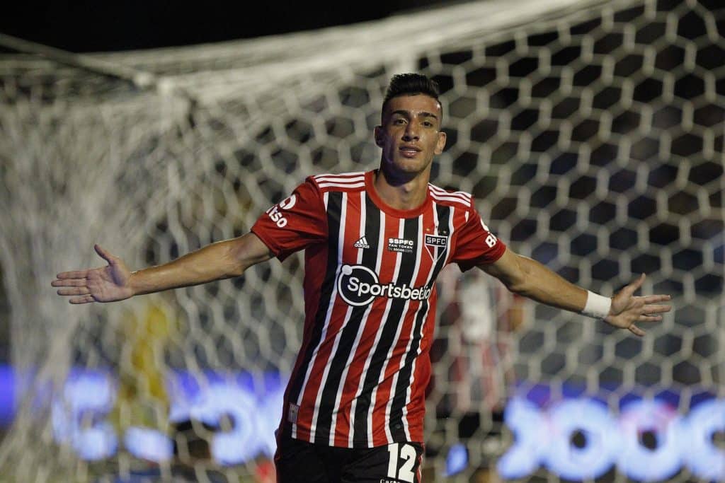 Foto: (Rubens Chiri/Saopaulofc.net) - Pedrinho está lista das polêmicas de jogadores do São Paulo