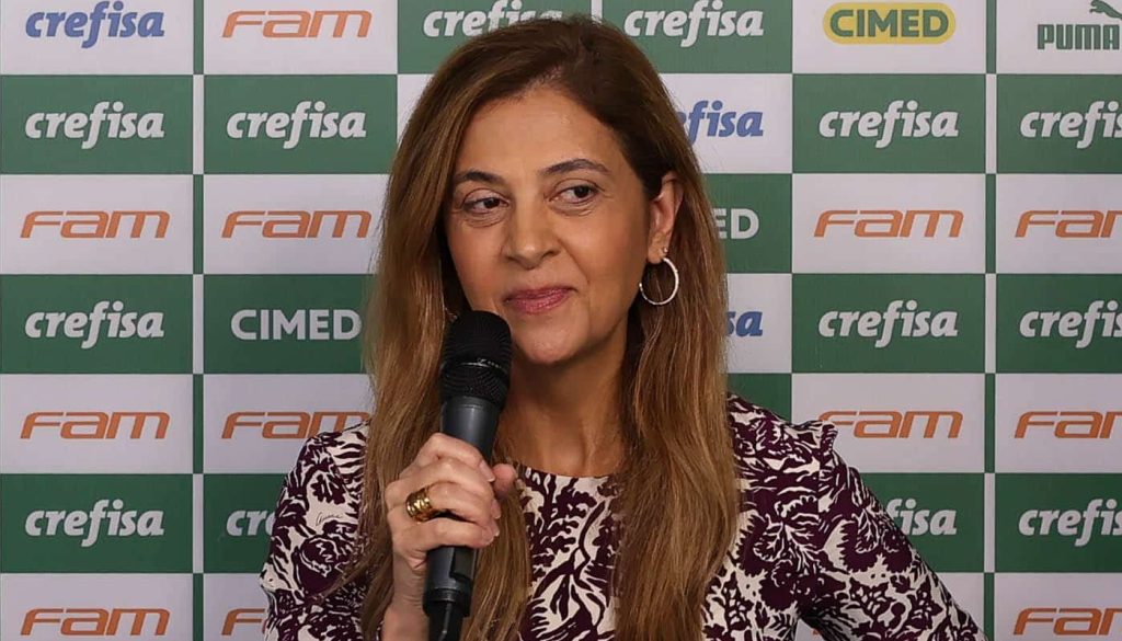 Foto: (Divulgação/Cesar Greco/Palmeiras) - O protesto da Mancha Verde foi direcionado à Leila Pereira no Palmeiras