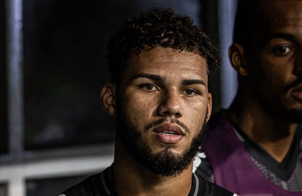 Jogadores do Santos pegos na balada: dupla contestada é flagrada na noite e torcedores metem apavoro