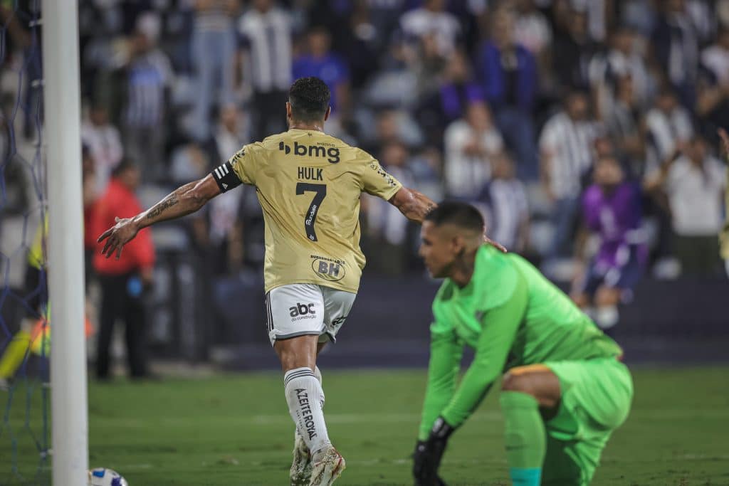 “É o incrível”, pai do Hulk viraliza com reação ao gol do Atlético-MG na Libertadores