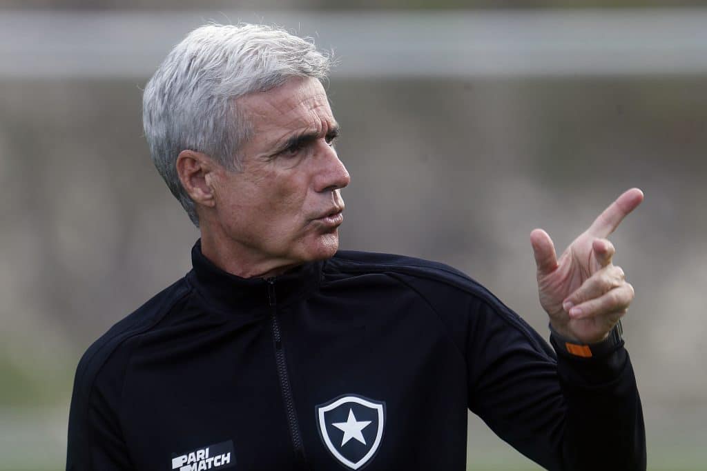 Não é só o técnico! Botafogo pode perder mais um destaque para clube da Arábia