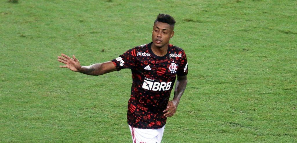 POLÊMICA! Bruno Henrique dispara contra Mauro Cezar e desmente jornalista no Flamengo