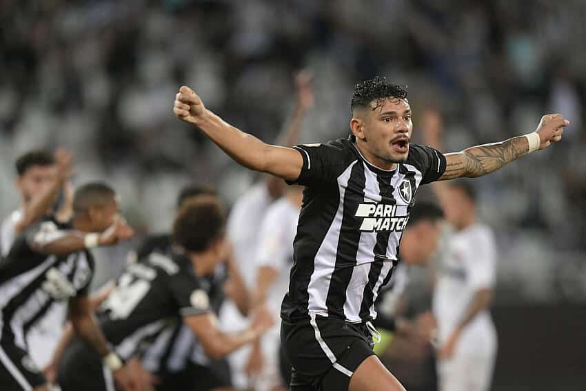 “Cuida bem dela”, torcedor viraliza ao cobrar atacante do Botafogo