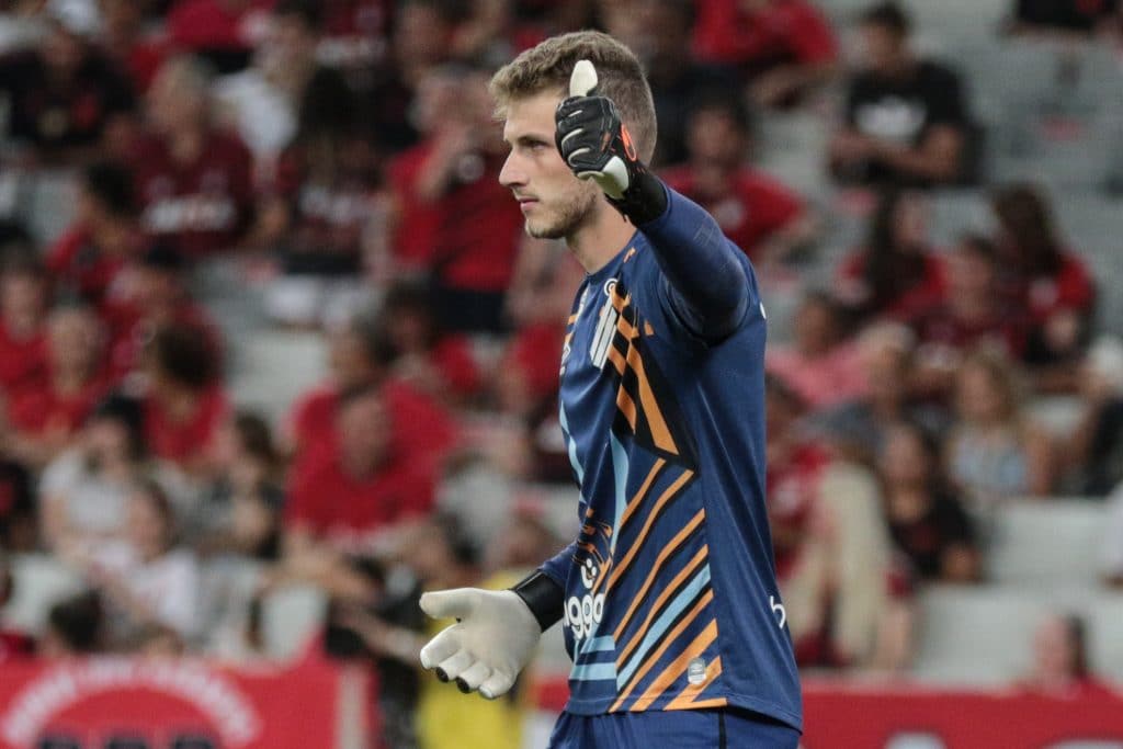 Foto: (Icon Sport) - Bento acabou viralizando nas redes sociais ao puxar a orelha da torcida do Athletico-PR