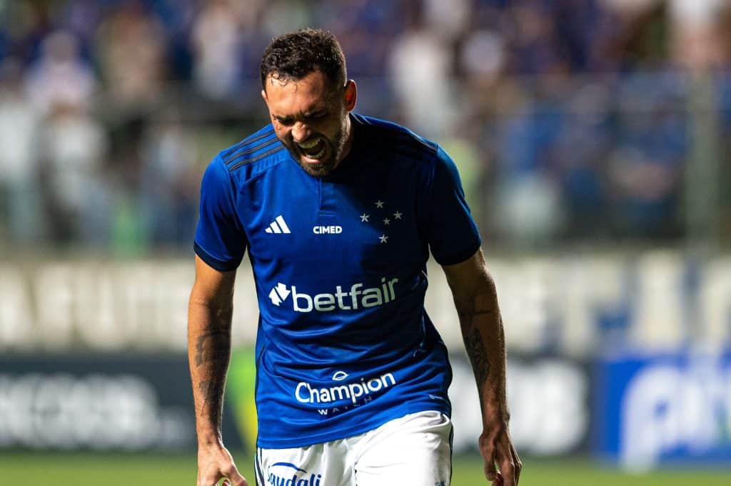 QUER VOLTAR? Vídeo de Gilberto emocionado com Bahia vaza na web e torcida implora por retorno