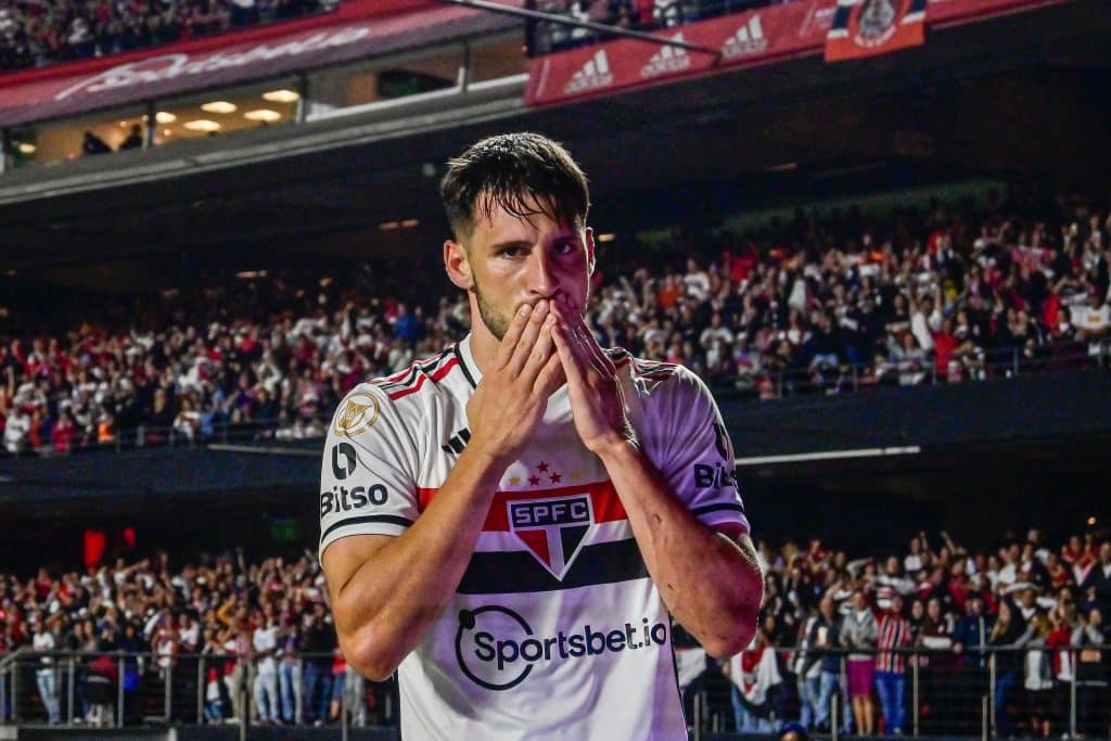 FICA OU VAI EMBORA? Jornalista fala de Calleri e agita torcida do São Paulo