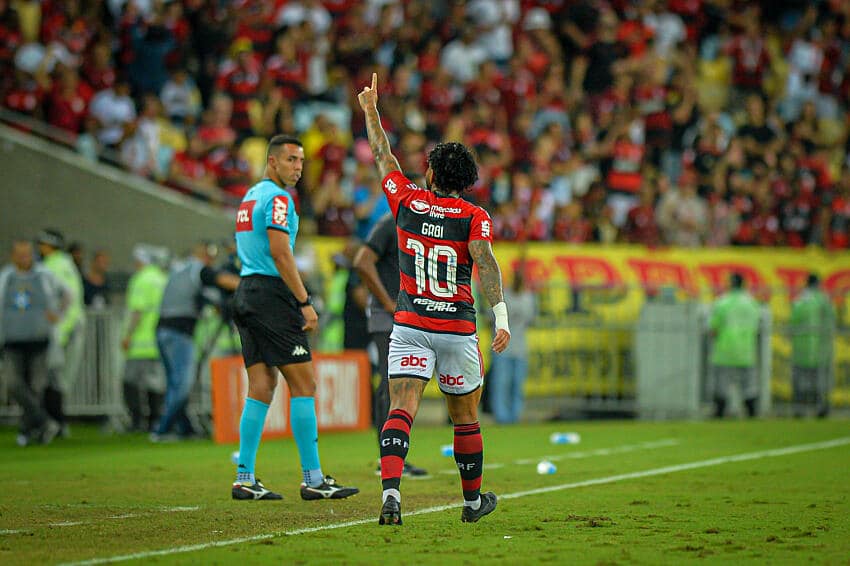 MUITA FOFURA! Gabigol recebe surpresa incrível após jogo do Flamengo