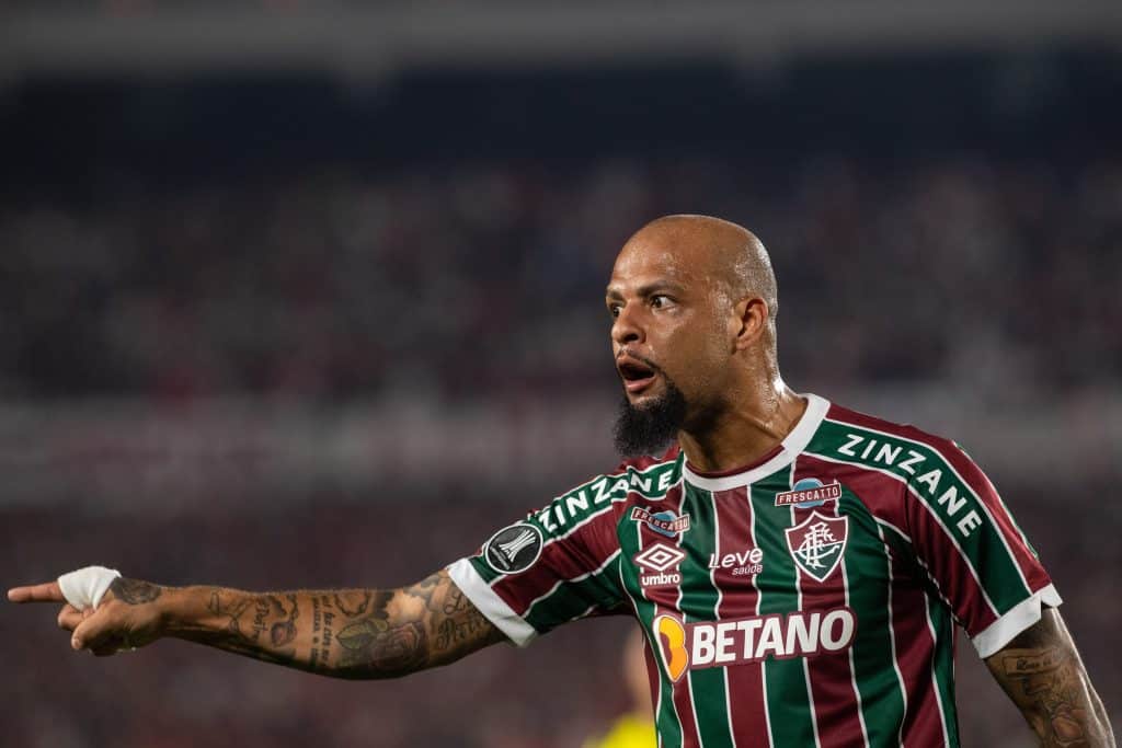PITBULL! Felipe Melo dá apavoro em De La Cruz e explode torcida do Fluminense