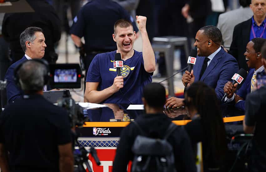 ELE É UM MONSTRO! Jokic atinge marcas históricas na NBA