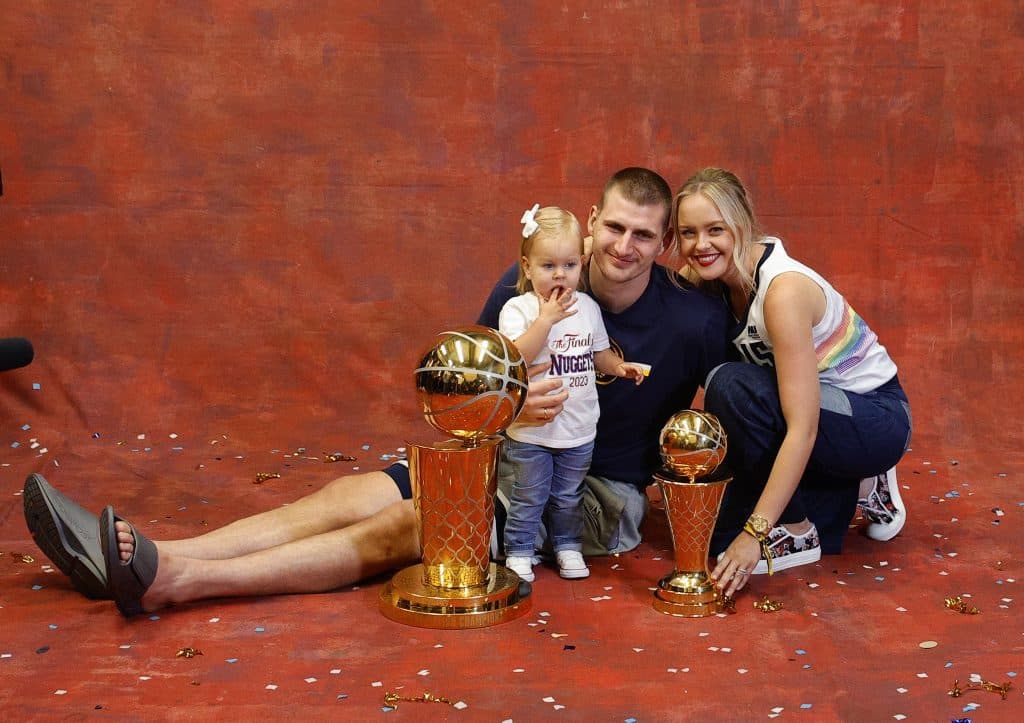 COMO ASSIM? Jokic traz bomba sobre troféu de MVP das finais da NBA