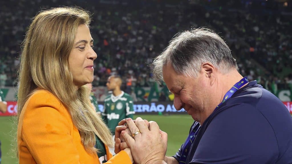 Foto: (Cesar Greco/Palmeiras) - Um protesto da torcida do Palmeiras contra Leila Pereira e Anderson Barros viralizou neste sábado (22)