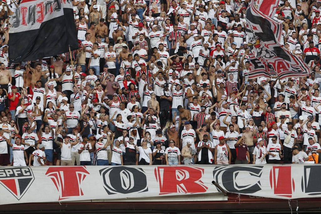 PIONEIRA! Torcida organizada do São Paulo realiza ação inédita no mundo