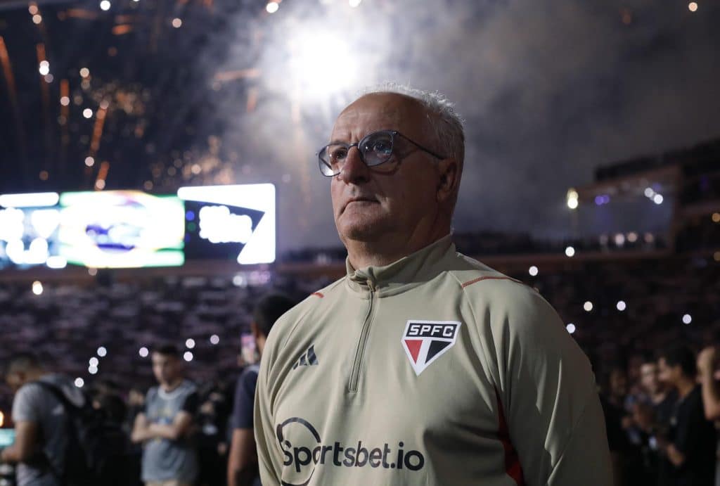 COMPLICOU! Atacante do São Paulo não vai renovar e vira dor de cabeça para Dorival