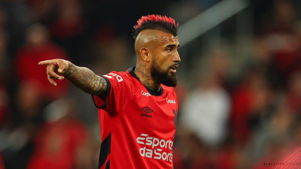 Vidal alfineta ex-treinador após estreia no Furacão: “Um perdedor”