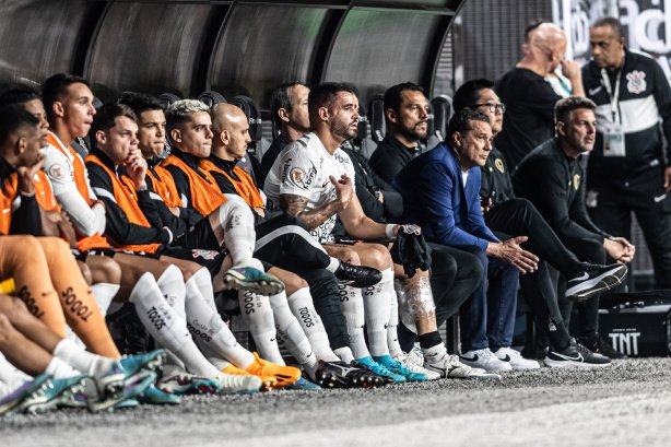 CABERIA NO SEU TIME? Veja 15 jogadores do Corinthians que já podem assinar pré-contrato com outro clube