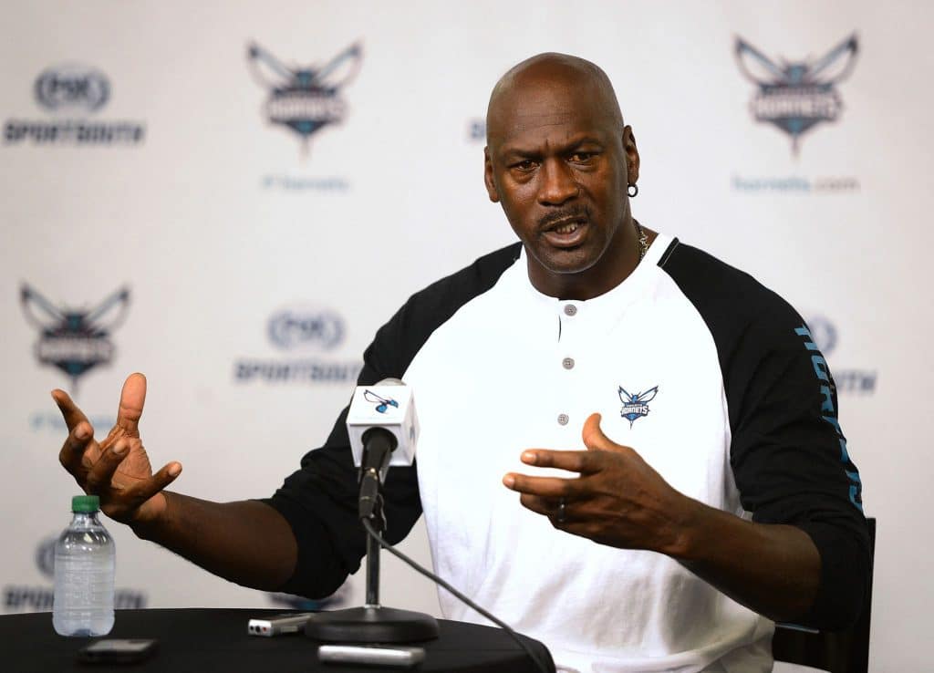 MUITA GRANA! Michael Jordan garante fortuna bilionária com venda do Charlotte Hornets