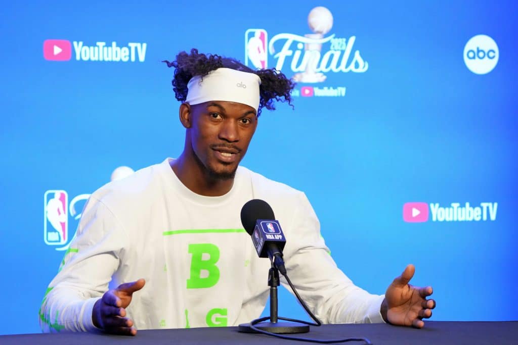 DE CHORAR! Jimmy Butler se emociona com declaração de jovem fã chinês