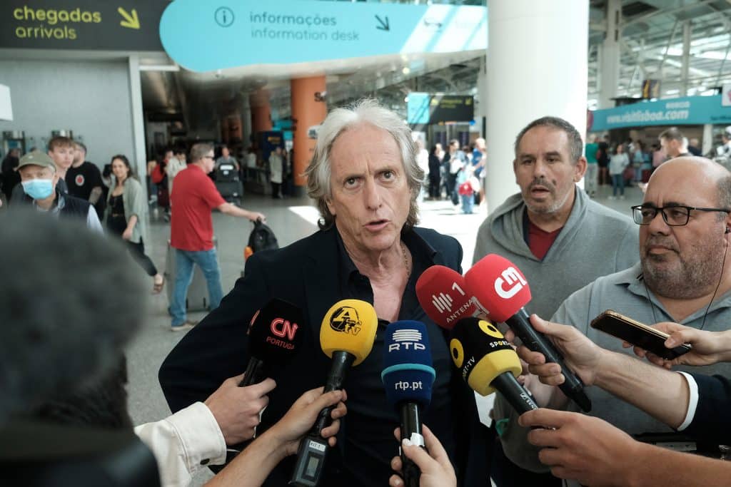 Sem medo da polêmica: Jorge Jesus manda ‘indireta’ para auxiliar de Abel no Palmeiras