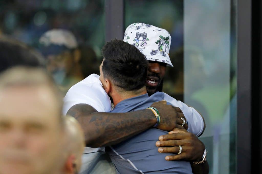 Foto: (Icon Sport) - LeBron James e Lionel Messi viralizaram nas redes sociais