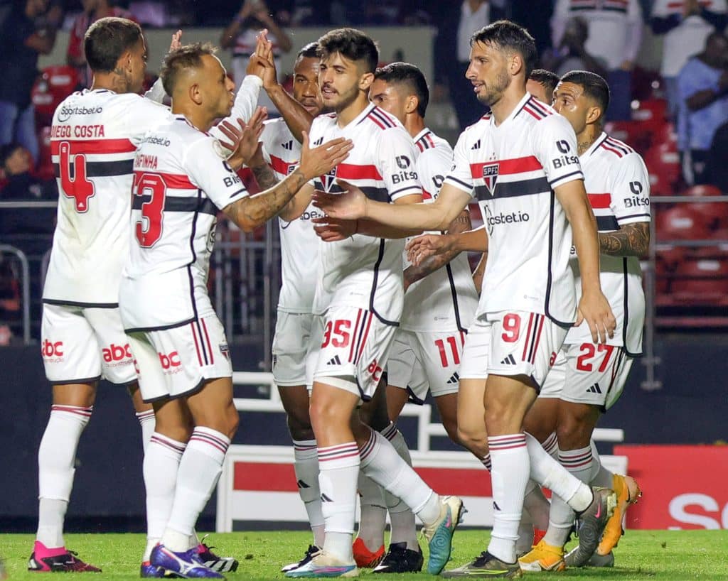 Atacante do São Paulo se torna o segundo maior artilheiro estrangeiro do clube