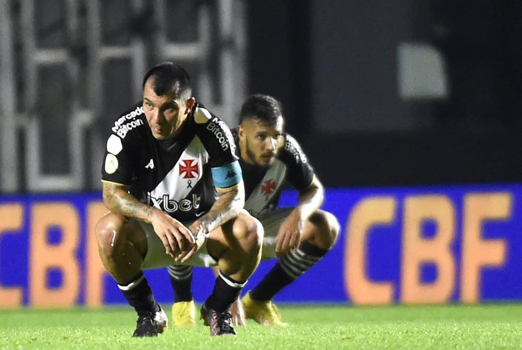 Jogadores do Vasco lamentam mais um resultado ruim do time. Iconsport.