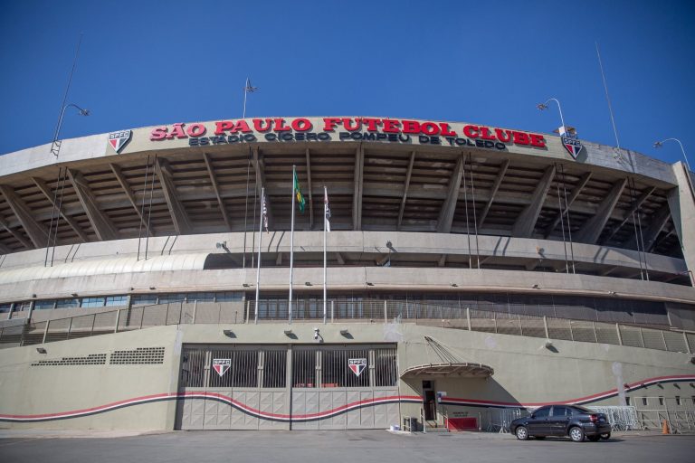 Quantas pessoas cabem no Morumbi? Minha