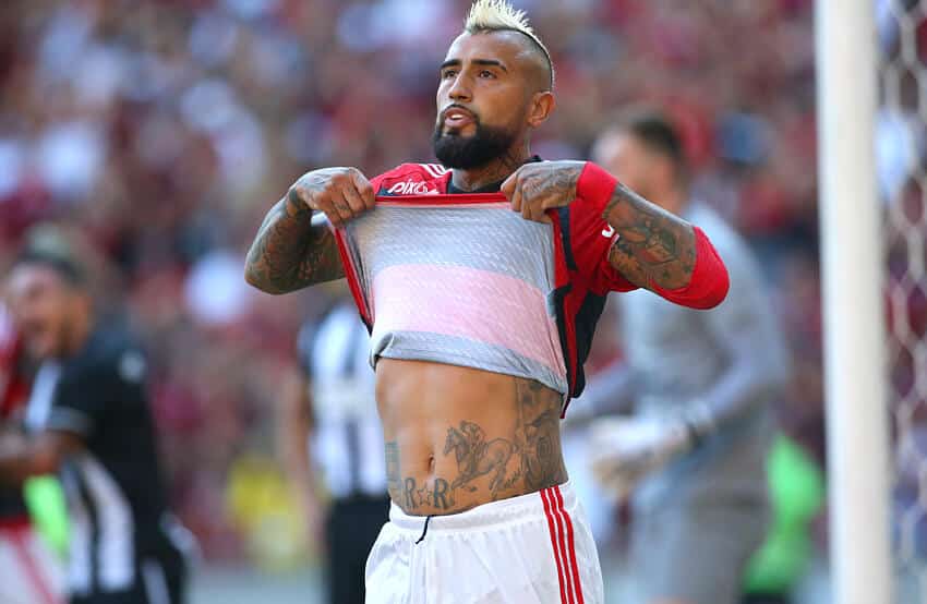 Ídolos do Colo-Colo disparam sobre saída de Vidal no Flamengo