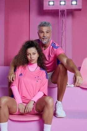 "Clima de Barbie"; relembre times brasileiros que já tiveram camisa rosa