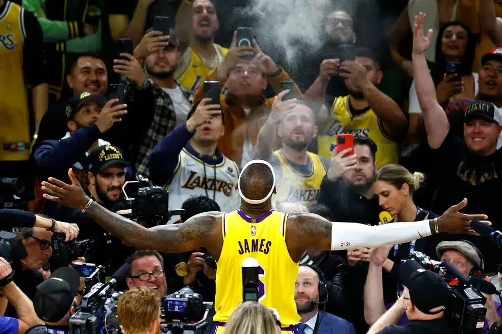 LeBron James entra para seleto grupo e pode bater mais um recorde