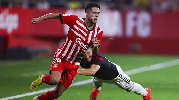 Desejo de Corinthians e Flamengo, lateral do Manchester City define seu futuro