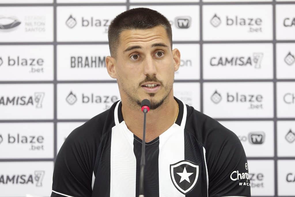 Foto: (Vitor Silva/Botafogo.) - Gabriel Pires cometeu uma gafe no Botafogo que repercutiu entre a torcida do Vasco