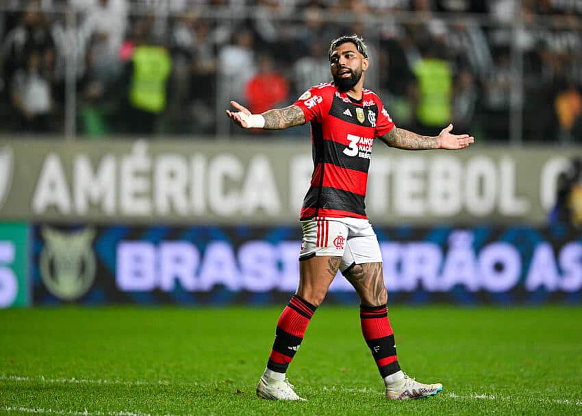 Gabigol é avisado de protesto da torcida e dia da manifestação é destaque