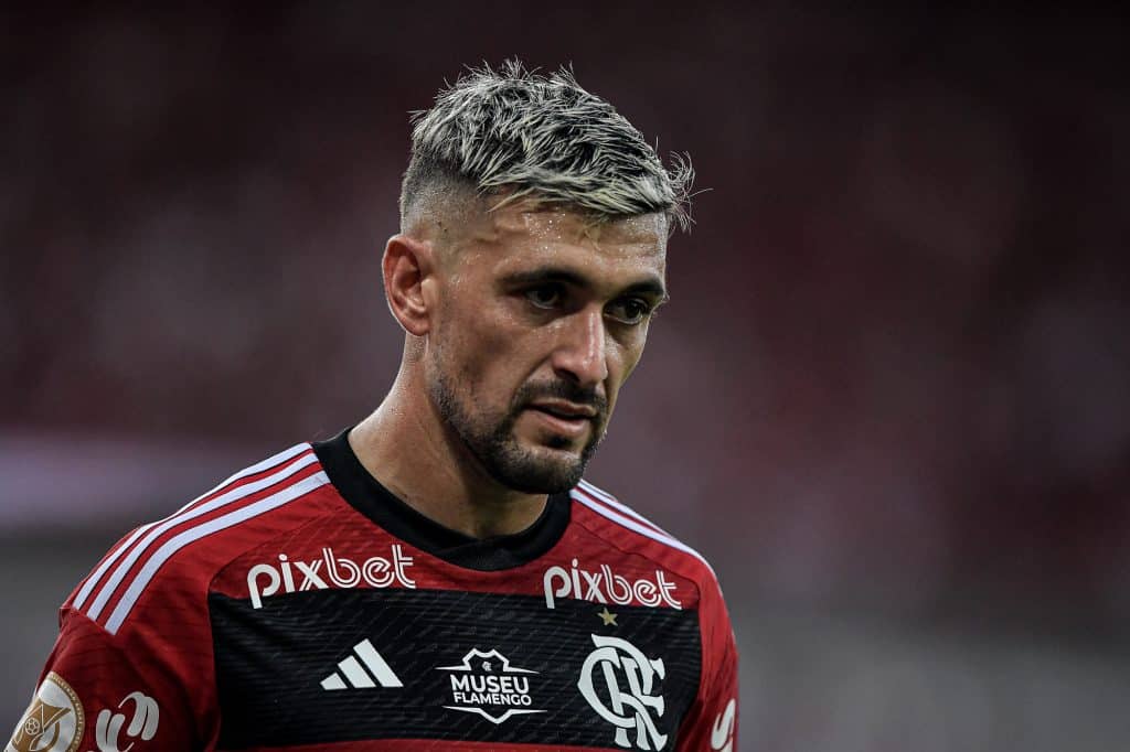 Foto: (Icon Sport) - Arrascaeta tem sido uma dor de cabeça para os rivais no Flamengo