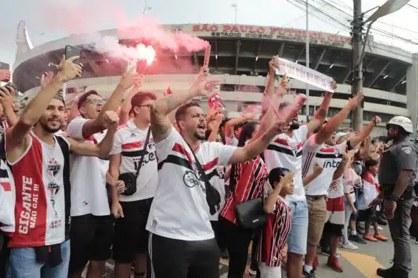 Jornalista polemiza sobre melhor torcida: “A do São Paulo é melhor que a do Corinthians”