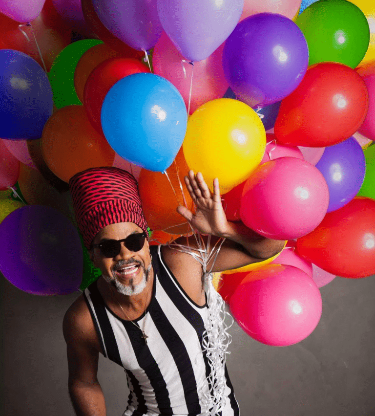 Carlinhos Brown fará show em Bahia x Manchester City, na Inglaterra