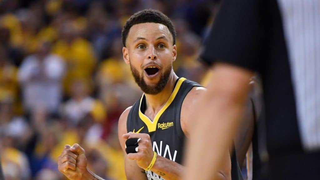 Rivalidade esquecida? Michael Jordan entra na ‘briga’ com Curry e apoia lenda do Lakers