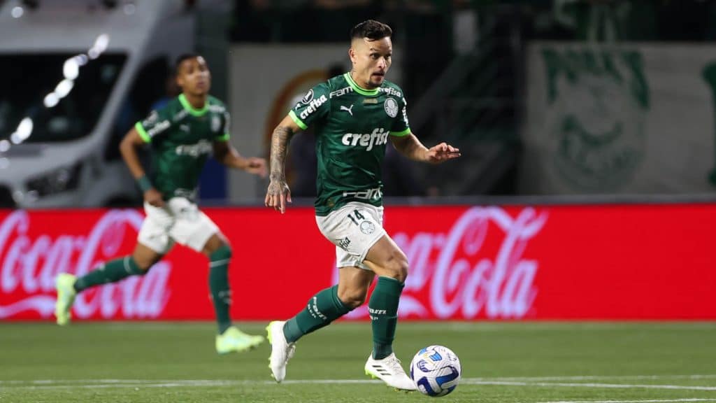 Foto: (Cesar Greco/Palmeiras) - Artur está no time para vencer em ligas mata-mata no Cartola