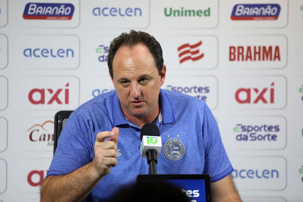 Foto: (Felipe Oliveira/EC Bahia) - Rogério Ceni protagonizou uma cena inusitada em sua apresentação no Bahia